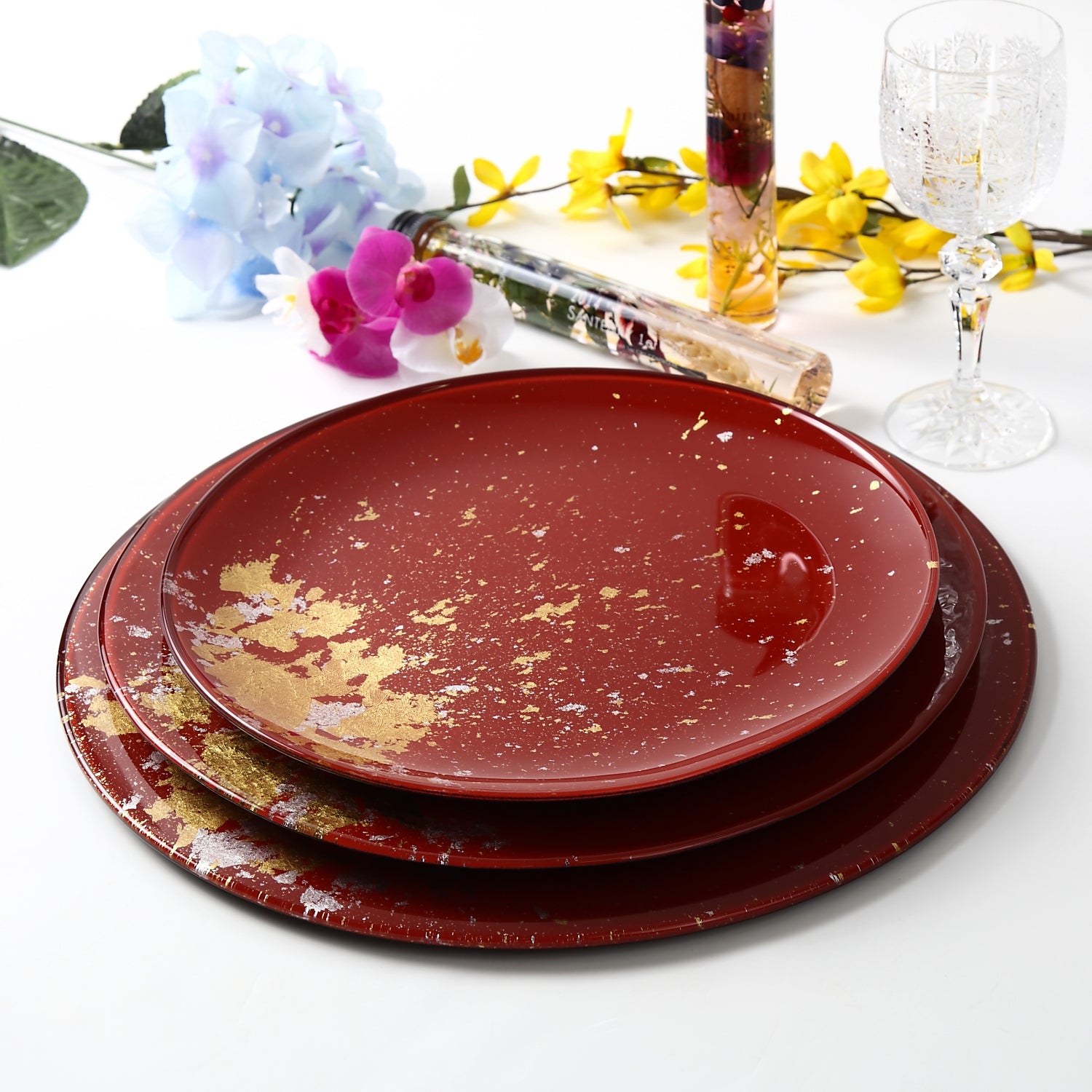 Syosaku Japanese Urushi Glass Dinner Plate 12.5-inch (32cm) Vermilion with Gold Leaf, Dishwasher Safe