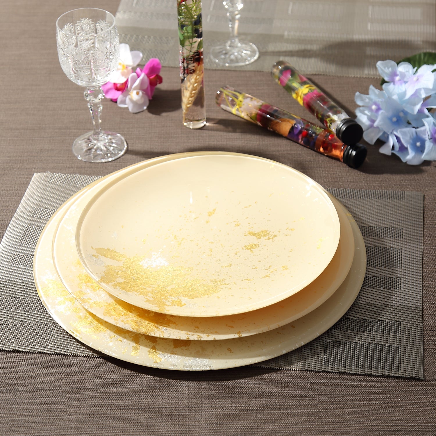 Syosaku Japanese Urushi Glass Flat Dinner Plate 11-inch (28cm) Light Beige with Gold Leaf, Dishwasher Safe