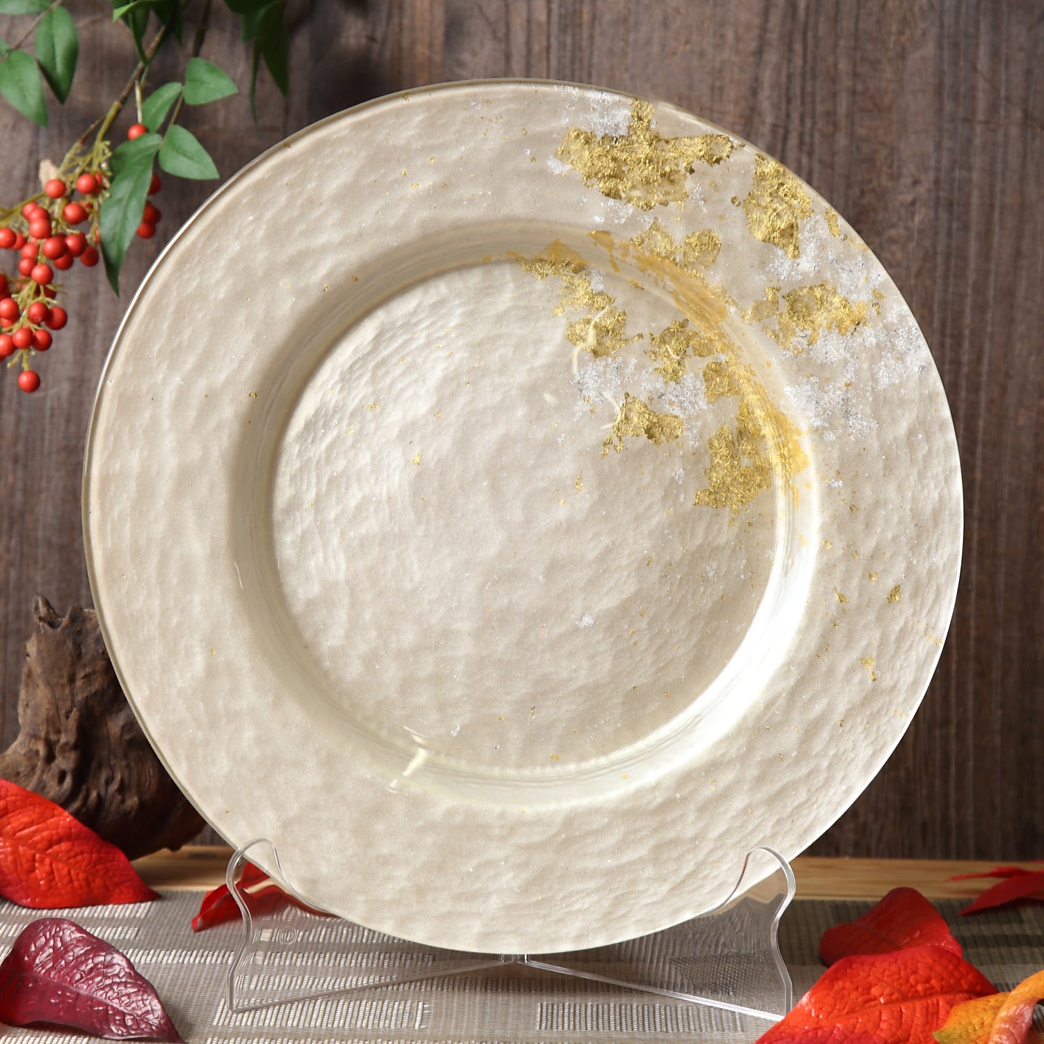 Syosaku Japanese Urushi Glass Dinner Plate 12.5-inch (32cm) Majestic White with Gold Leaf, Dishwasher Safe