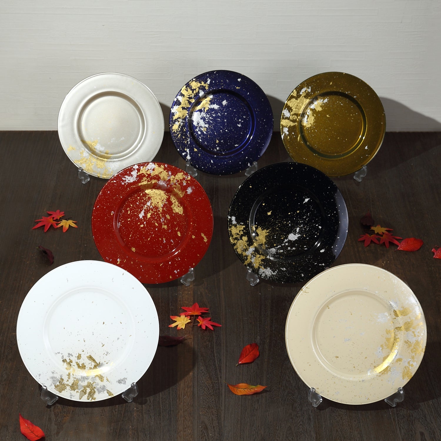 Syosaku Japanese Urushi Glass Charger Plate 13.9-inch (35cm) Vermilion with Gold Leaf, Dishwasher Safe - Syosaku-Japan